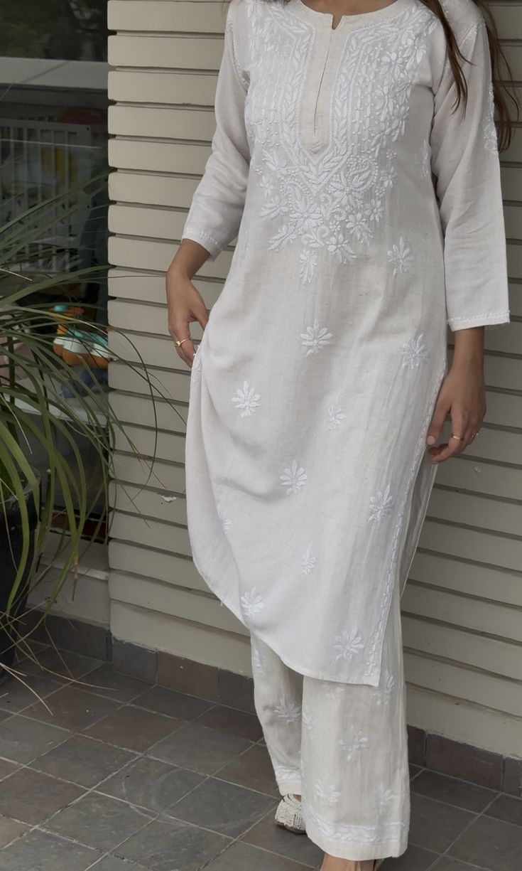 Chikankari Kurti - White (Linen)